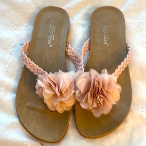 Sweet dusty rose flip flops size 9